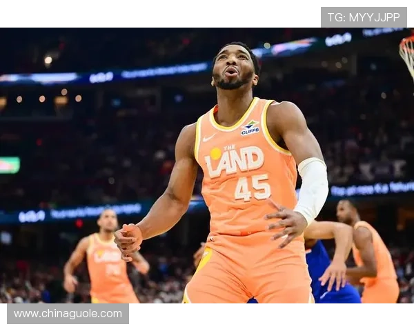 骑士围绕米切尔构建进攻体系的最新效果与战术分析